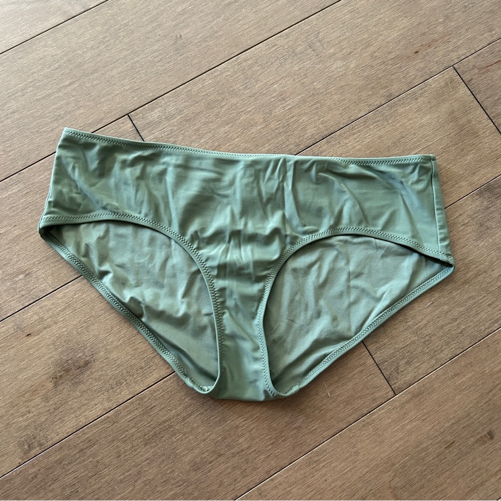 Aerie swim bottom NWT 

Comes from smoke and pet free home